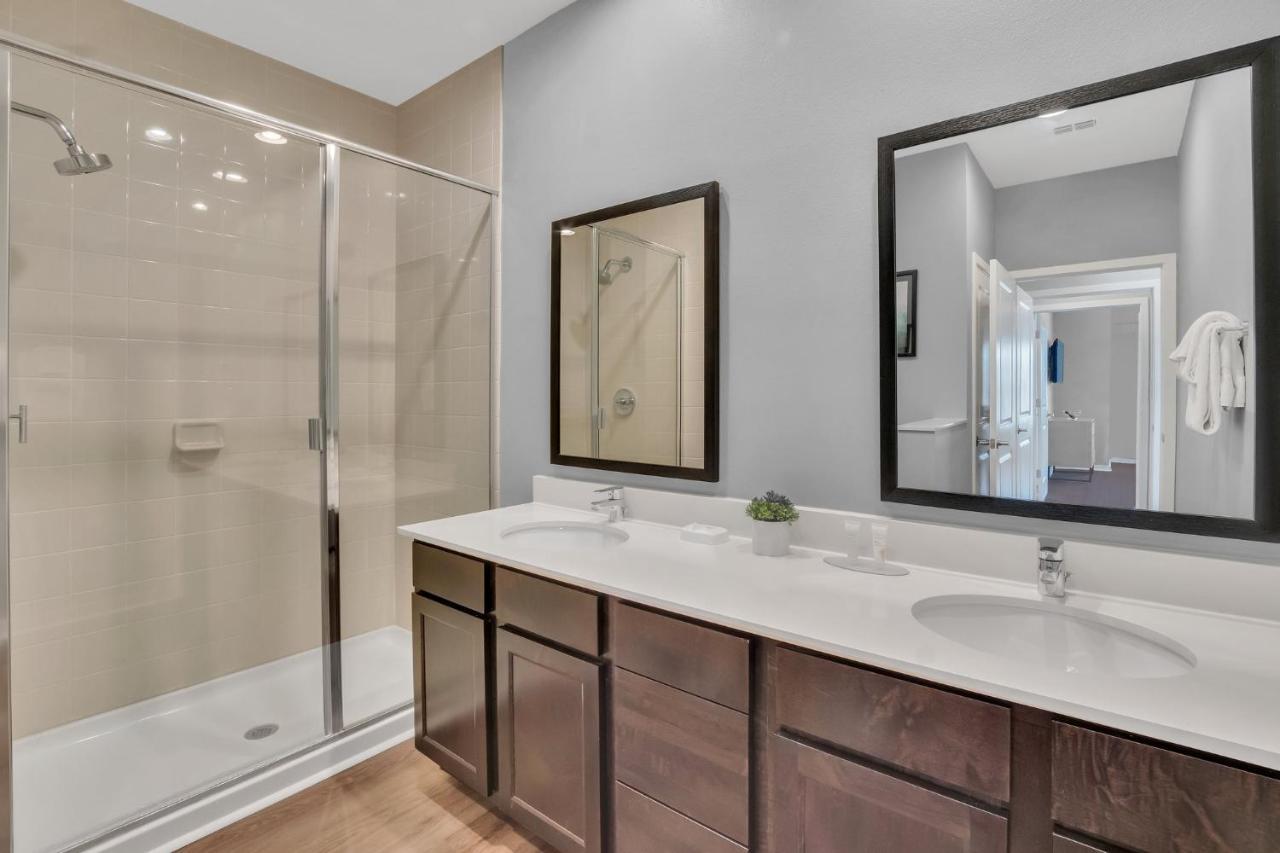 Upscale 2Br Lakefront Townhome - Private Hot Tub! Orlando Eksteriør billede